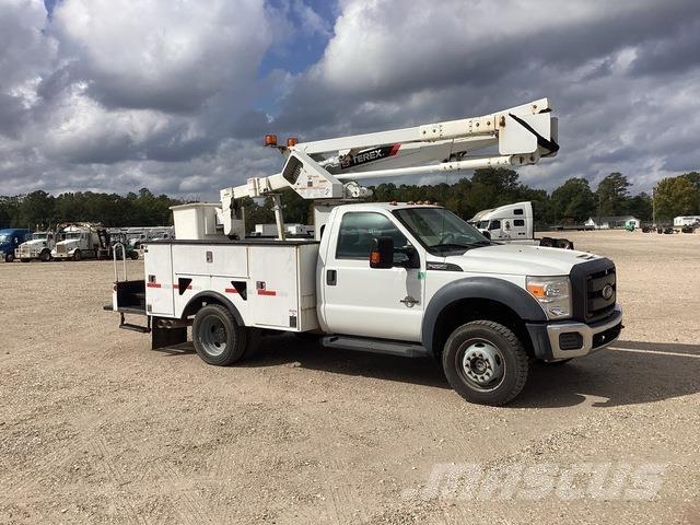 Ford F-550 Plataformas aéreas montadas em camião