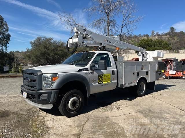 Ford F-550 Plataformas aéreas montadas em camião