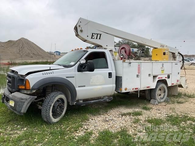 Ford F-550 Plataformas aéreas montadas em camião