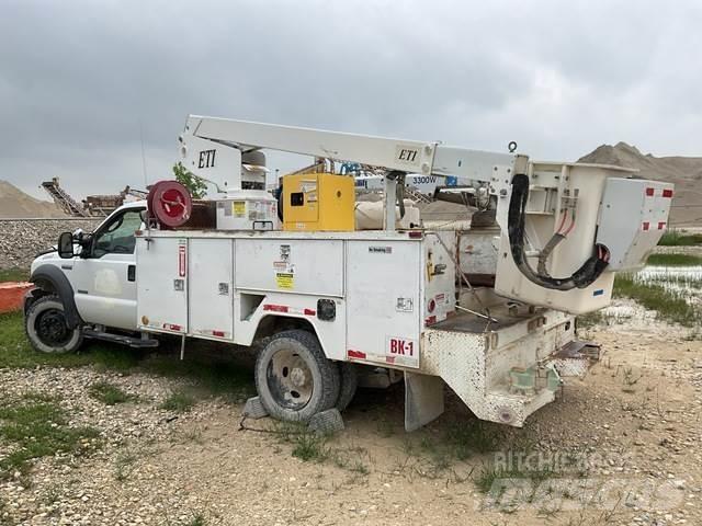 Ford F-550 Plataformas aéreas montadas em camião