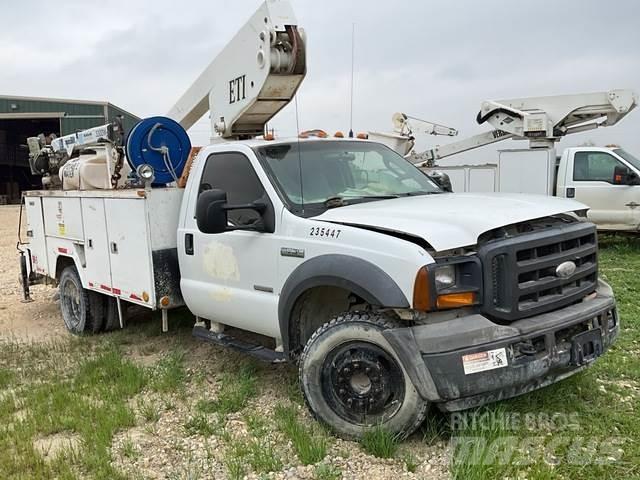 Ford F-550 Plataformas aéreas montadas em camião