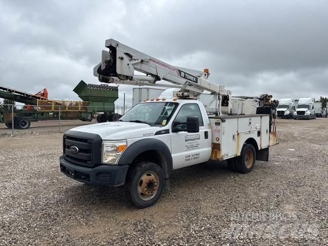 Ford F-550 Plataformas aéreas montadas em camião