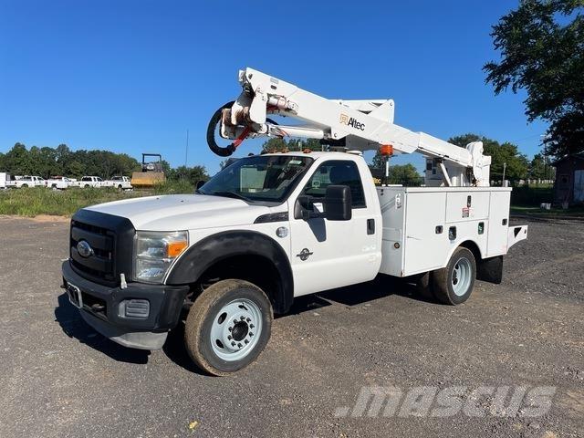 Ford F-550 Plataformas aéreas montadas em camião