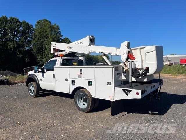 Ford F-550 Plataformas aéreas montadas em camião