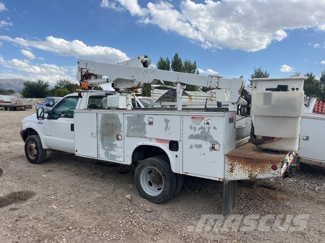 Ford F-550 Plataformas aéreas montadas em camião
