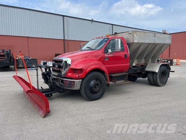 Ford F-650 Lâminas de neve e arados