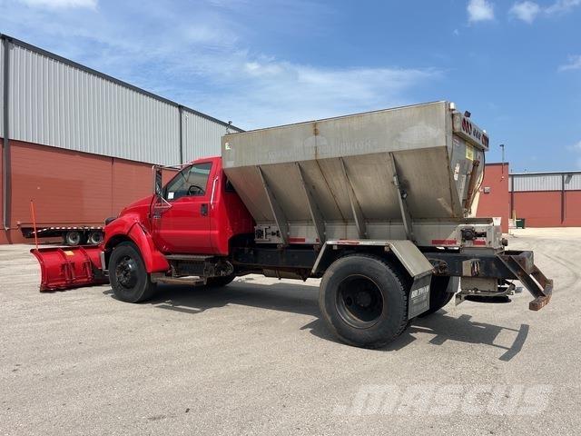 Ford F-650 Lâminas de neve e arados