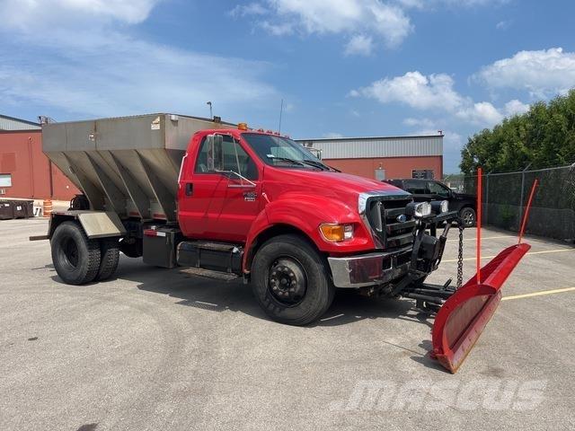 Ford F-650 Lâminas de neve e arados