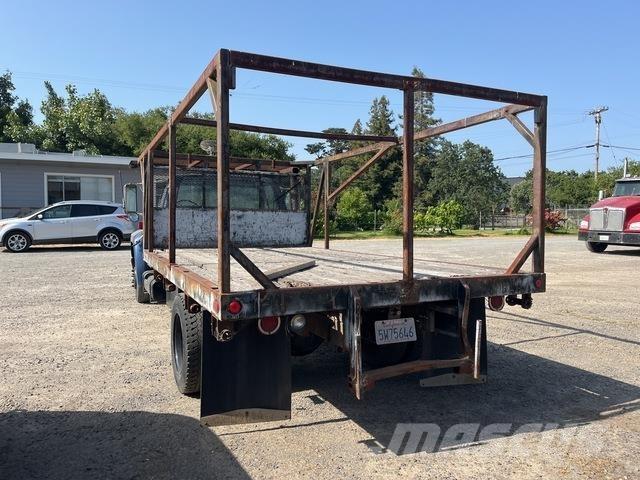 Ford F-700 Flatbed / Dropside trucks
