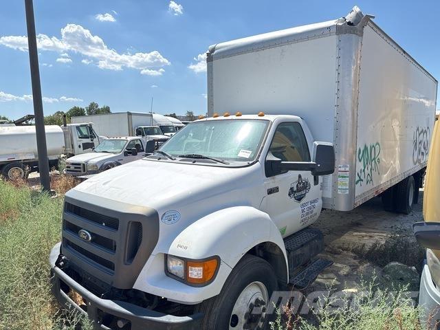 Ford F-750 Camiões de caixa fechada
