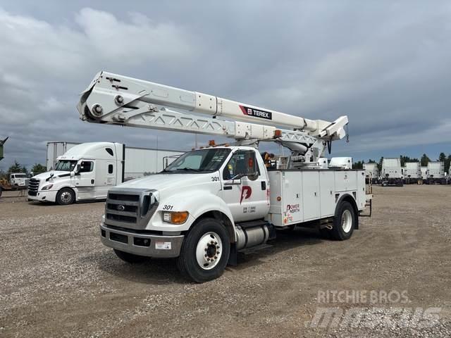 Ford F-750 Plataformas aéreas montadas em camião