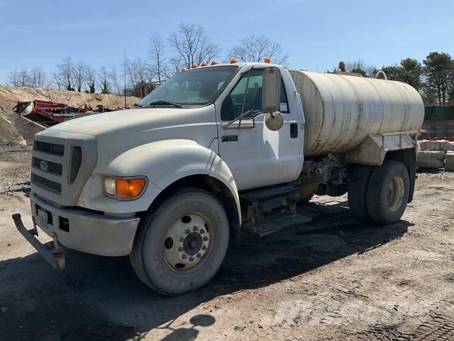 Ford F-750 Auto-tanques