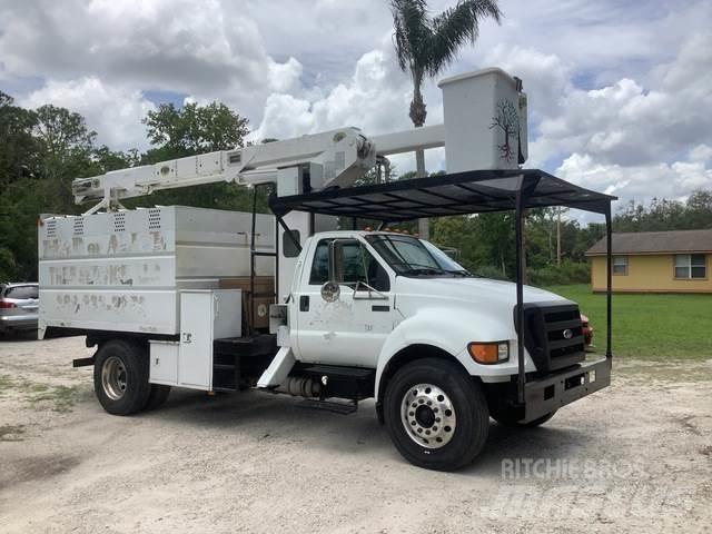 Ford F-750 Plataformas aéreas montadas em camião