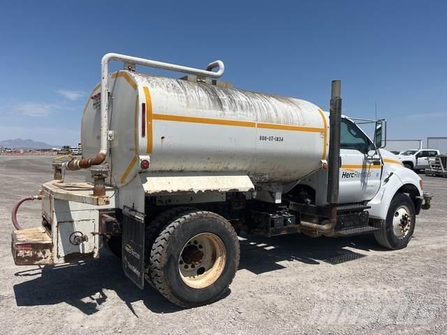 Ford F-750 Auto-tanques