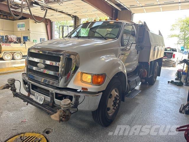 Ford F-750 Auto-tanques