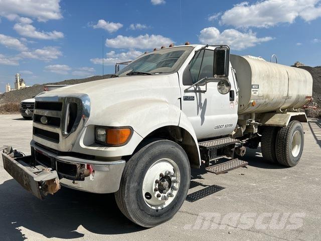 Ford F-750 Auto-tanques