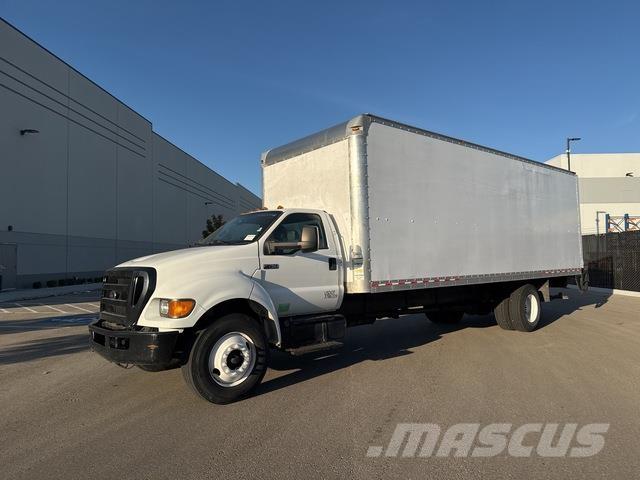 Ford F-750 Camiões de caixa fechada