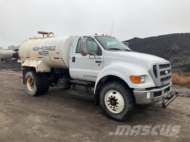 Ford F-750 Auto-tanques
