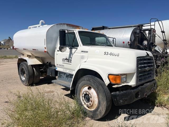 Ford F-800 Auto-tanques