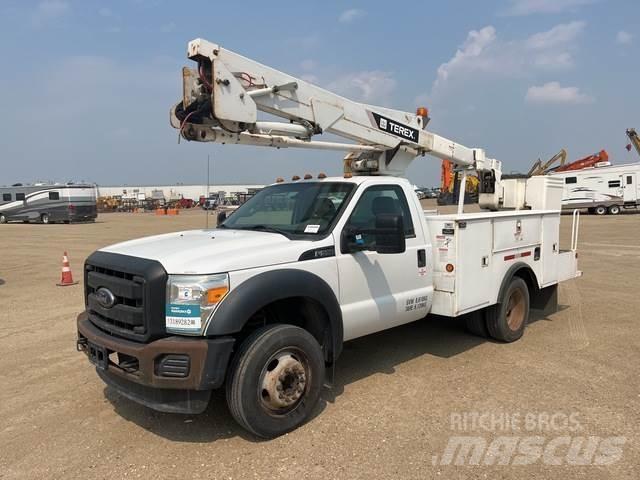 Ford F550 Plataformas aéreas montadas em camião