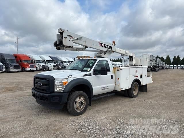 Ford F550 Plataformas aéreas montadas em camião
