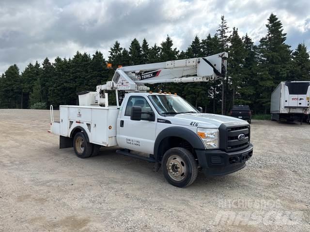 Ford F550 Plataformas aéreas montadas em camião