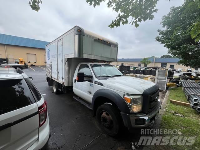 Ford F550 Camiões de caixa fechada