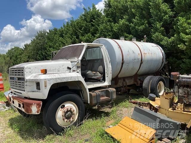 Ford F700 Camiões-cisterna