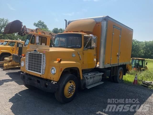 Ford L8000 Camiões Municipais / Uso Geral