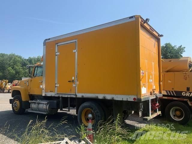 Ford L8000 Camiões Municipais / Uso Geral