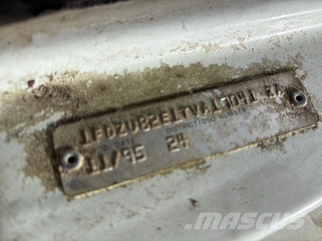 Ford L8000 Auto-tanques