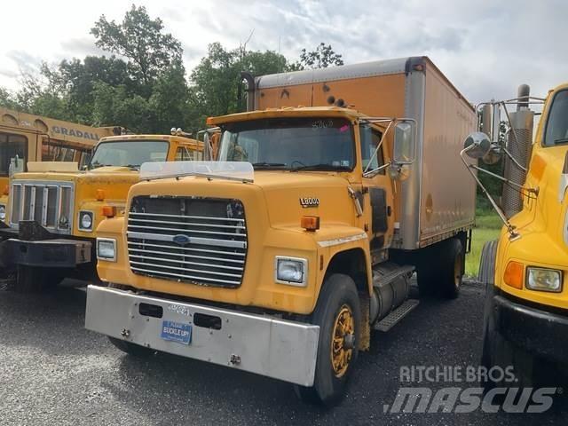 Ford L8000F Camiões de caixa fechada