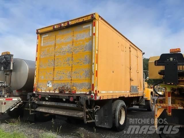 Ford L8000F Camiões de caixa fechada