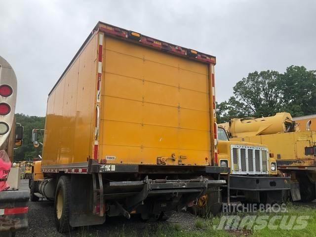 Ford L8000F Camiões de caixa fechada