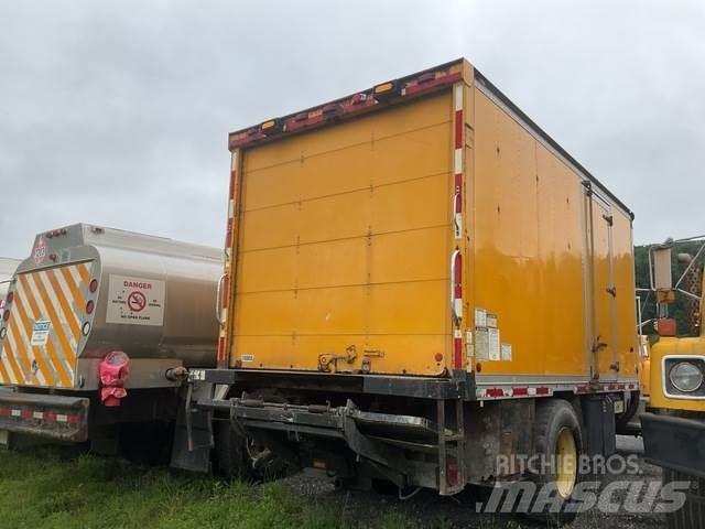 Ford L8000F Camiões de caixa fechada