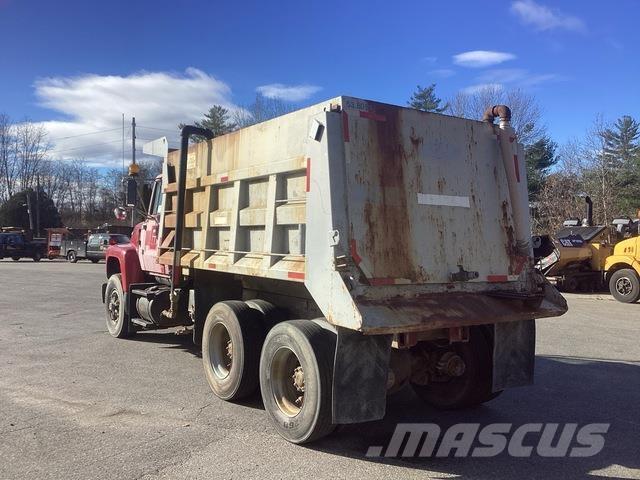 Ford L9000 Auto-tanques