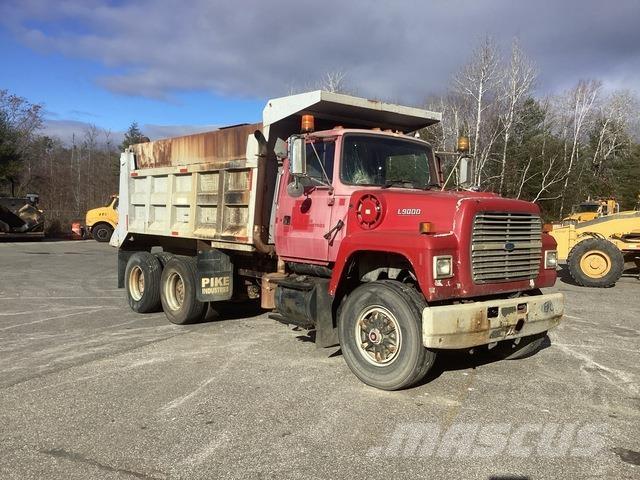 Ford L9000 Auto-tanques