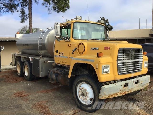 Ford L9000 Auto-tanques