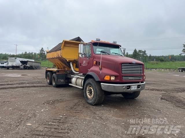 Ford LTS 9000 Lâminas de neve e arados