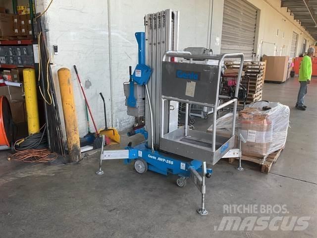 Genie AWP-25S Plataformas de Mastro Vertical
