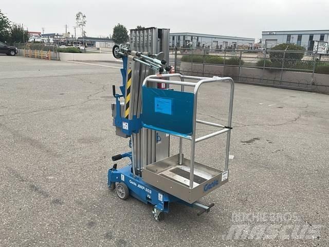 Genie AWP-30S Plataformas de Mastro Vertical