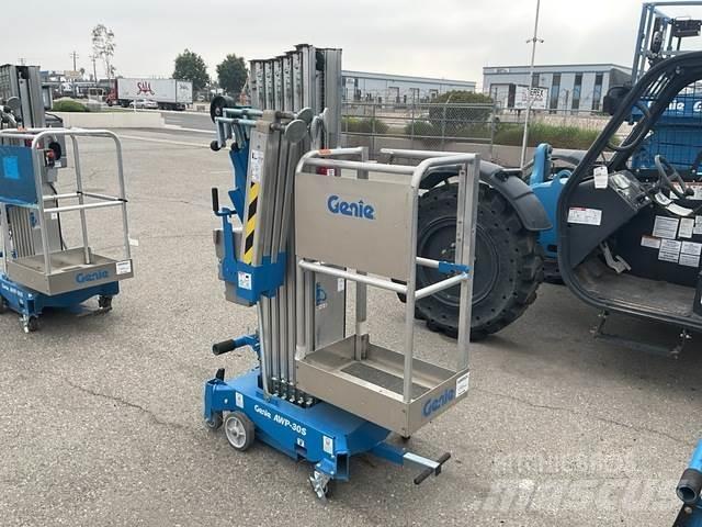 Genie AWP-30S Plataformas de Mastro Vertical