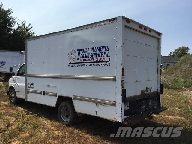 GMC 3500 Camiões de caixa fechada
