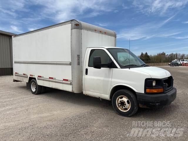 GMC Savana Camiões de caixa fechada