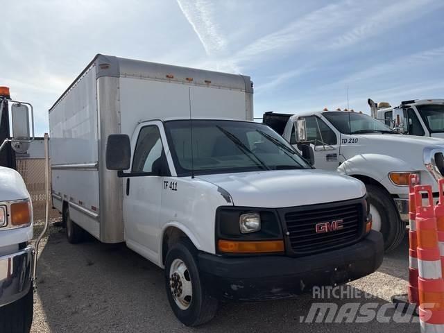 GMC Savana Camiões de caixa fechada