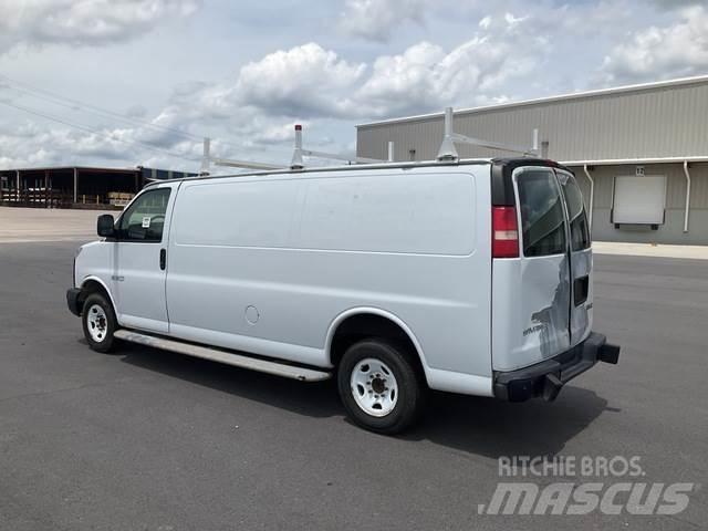 GMC Savana Carrinhas de caixa fechada