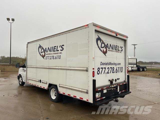 GMC Savana Camiões de caixa fechada