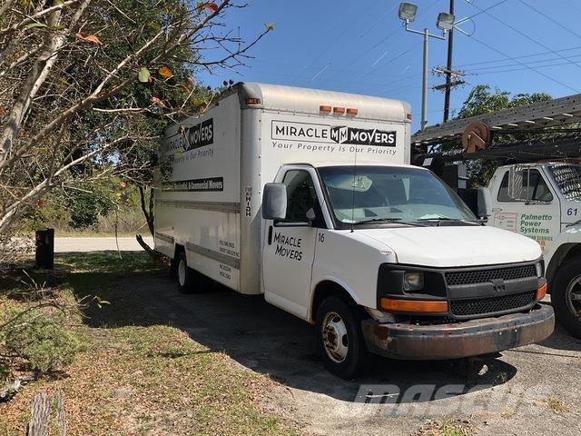 GMC Savana Camiões de caixa fechada