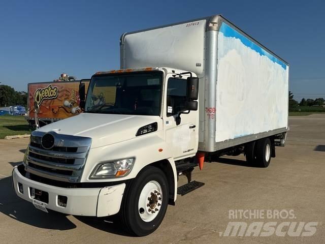 Hino  Camiões de caixa fechada