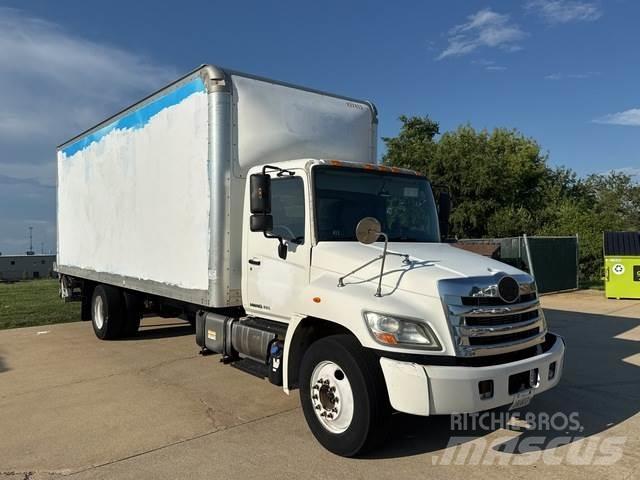 Hino  Camiões de caixa fechada